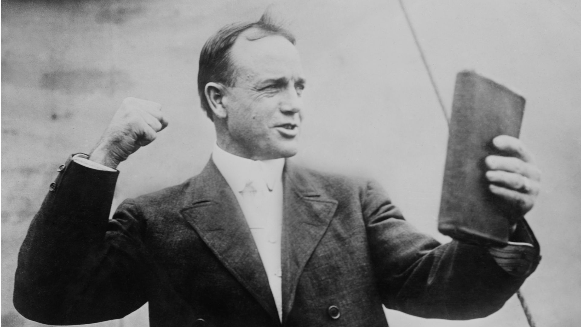 billy sunday preaching in the early 20th century