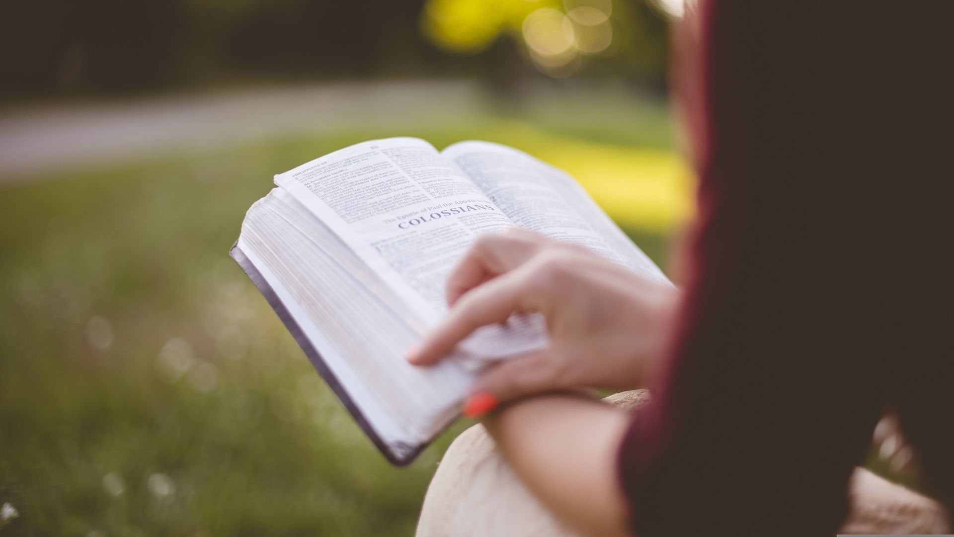 woman taking a break from church to read her bible